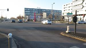 On retrouve la grande et sulfureuse nabilla, dans tout ses états qui agresse une jeune dame se trouvant sur son chemin.la famille même de cette jeune dame. Une Jeune Femme Agressee En Bordure Du Parc Eurasante De Loos