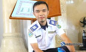 Daftar gaji pns 2018 menurut golongan, gaji pns golongan 3a 2018, gaji pns golongan 3a + tunjangan 2018, daftar gaji pns 2018 terbaru, tabel gaji pns 2019 berdasarkan golongan, tabel. Andri Setiono Pegawai Honorer Dishub Yang Merawat Masjid Agung Darul Falah Radar Madiun