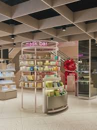 Luxury department store harrods has opened its second standalone h beauty destination in centre:mk, . Harrods H Beauty Milton Keynes By Umdasch