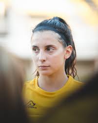 𝙇𝙖𝙨 𝘾𝙖𝙣𝙖𝙧𝙞𝙖𝙨 𝙫𝙤𝙡𝙫𝙞𝙚𝙧𝙤𝙣 𝙖 𝙡𝙤𝙨  𝙚𝙣𝙩𝙧𝙚𝙣𝙖𝙢𝙞𝙚𝙣𝙩𝙤𝙨 💛 Esta semana a San Luis Femenino se le dio  la bienvenida por parte del Gerente Deportivo y Gerente de Operaciones del  club. Con esto, el