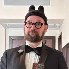 Earl Mintz's Instagram, Twitter & Facebook