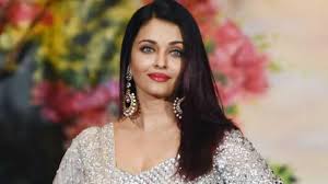 Ponniyin selvan cast vikram, jayam ravi, amitabh, karthi, aishwarya, nayanthara, keerthy. Aishwarya Rai Bachchan To Play Double Role In Mani Ratnam S Next Film Ponniyin Selvan Celebrities News India Tv