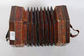 4.7 out of 5 stars 54. A Vintage Wooden Squeeze Box Accordion Instrument With Central Bellows And Push Buttons To Both S