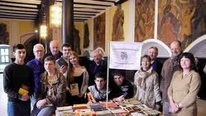 Schuler Der Schule Am Botanischen Garten Bauen Ein Floss Aus Buchern Hann Munden