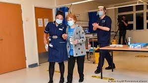 Wie lange hält der impfschutz? Grossbritannien Beginnt Mit Impfungen Gegen Corona Aktuell Welt Dw 07 12 2020