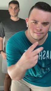 Hilarious Reaction of Someone Unaware of Trend