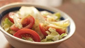 Dengan perpaduan rasa yang segar, menu diet salad sayur ini dikenal ampuh untuk menurunkan berat badan namun tidak memberikan efek pada kesempatan kali ini kami juga ingin membagikan kepada kalian semua mengenai cara membuat salad sayur untuk diet, ingin tahu apa informasinya? Resep Saus Salad Sayur Untuk Diet Tanpa Mayonaise