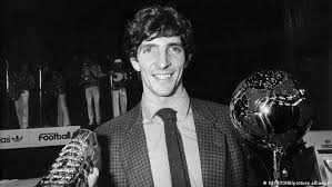 E in fondo paolo rossi, uno dei tanti rossi presenti in italia vuole essere ricordato così, maglia azzurra addosso, braccia al cielo. Italiens Fussball Trauert Um Paolo Rossi Sport Dw 10 12 2020