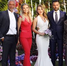 Sosyal medyadan sık sık atışmayı seven çiftimiz, bu sefer yine instagram yorumlarında buluştu. Alisan In Eda Erol A Aldigi Yuzuk Gorenleri Sasirtti