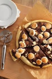 Susse Schoko Pizza Unendlich Viele Moglichkeiten Beim Belegen Wir Haben Uns Fur Marshmallows Entschieden Schoki Lebensmittel Essen Marshmallows Schokolade