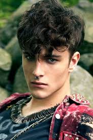 63 Astuces Pour Les Hommes Avec Des Cheveux Frises Coiffure Homme Cheveux Homme Coupe Cheveux Homme