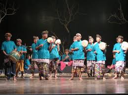 Dan beleq berasal dari bahasa sasak yang berarti besar. Provinsi Ntb Taman Budaya Ntb Hidupkan Musik Kembali Tradisional