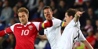 Ermutigend, dass hier eine person des öffentlichen lebens zu andererseits bezeichnend, dass dieses verhalten so außerordentlich ist. Landerspiel Deutschland Gegen Danemark Warum Trug Julian Draxler Eine Regenbogen Kapitansbinde Express De