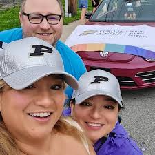 Getting ready to march in the @indypride parade! All Boilermakers are  welcome to march! HAPPY PRIDE!!! 🏳️‍🌈💛🖤🏳️‍⚧️ #purdue #purduelgbtq  #pridemonth #prideparade #lgbtq #purduealumni #indianapolis #pride
