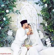 Nik zaris nelydia binti nik sen , better known by her stage name nelydia senrose,1 is a malaysian actress. Myartis Com Myartis My Artis Nelydia Senrose Suami Sambut Anniversary Kedua