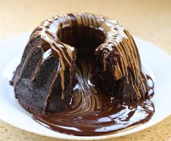 Kemudian pria tersebut mengetuk pintu kamar kos milik kekasihnya. Kini Giliran Volcano Cake Dengan Aliran Lava Cokelat Leleh Jadi Viral