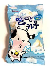 Malang cow to przepyszne miękkie cukierki o intensywnym mlecznym smaku. Review Lotte Malang Cow Chewy Milk Candy Asian Snack Guy Milk Candy Asian Snacks Chewy
