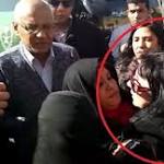 انهيار زوجة صبرى موسى أثناء