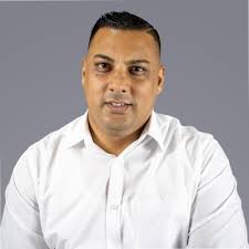 Corné started his career within the Motus retail division as a Franchise  Finance Director in 2005.