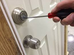 How to pick a deadbolt lock. How To Pick A Locked Door Useful Tips And Tricks