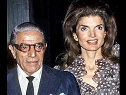 Zu diesem zeitpunkt war jackies mann bereits zum nur wenige monate nach dem tod ihres vierten kindes bescherte das leben jackie kennedy onassis. Jackie Kennedy