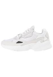 Wer sagt, dass frau immer high heels tragen muss? Adidas Originals Falcon Sneaker Fur Damen Weiss Planet Sports
