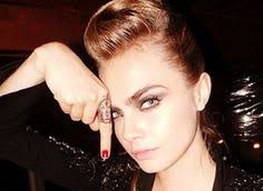 Cara delevingne is sporting a new finger tat. Cara Delevingne Finger Tattoo Fade