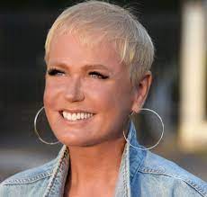 Bem vindo à página oficial da xuxa no facebook, atualizada pela própria e equipe. Xuxa Meneghel Mostra Roupas Assinadas Pela Sua Filha Sasha Meneghel Veja Estrelando