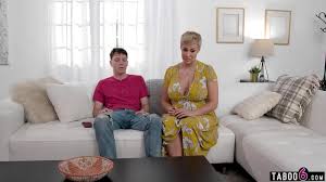 Curvy mature step mom could not get a date because interfered with them -  XNXX.COM
