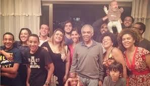 Gilberto gil, joão gilberto, marcos valle and stan getz, alongside bebel gilberto, diana krall and several other contemporary singers who continue to carry the torch for the music of brazil. Gilberto Gil Compartilha Foto Com A Familia Jetss