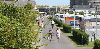 Ein großer campingplatz mit einem freizeitsee und 3 swimmingpools, 5 km vom strand. Camping Astrid