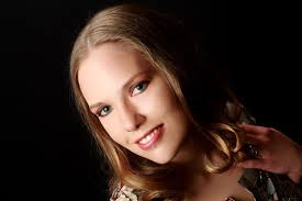 Amanda Lance's Instagram, Twitter & Facebook