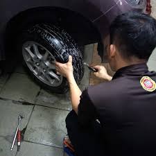 Size tayar spare tu memang kecil dari tayar normal sampai aku pun macam scary cukup kukuhkan tayar itu untuk menampung berat kereta ini nota : Tayar Pancit Apa Nak Buat Alam Sari Di Tanah Jauhar