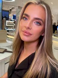 hi there! My name is Beau, I am a makeup artist looking to expand my  portfolio for wedding and fashion based content. Are any models or  photographers interested? Manchester based. I'll share