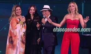 Sul palco, presente, pronto a dividere la scena con amici e colleghi che si sono. 55 Passi Nel Sole Come Gli Anni Di Carriera Di Albano Carrisi Con L Ex Moglie Romina Power I Loro Figli E I Tanti Ospiti Del Secondo Celebrato Appuntamento Musicale Chiccose Doc