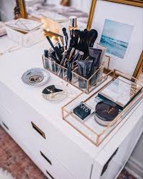 25 Fabulous Makeup Storage Design Ideas To Keep Your Makeup Makeup Storage Vanity Inspiration Makeup Organization Vanity
