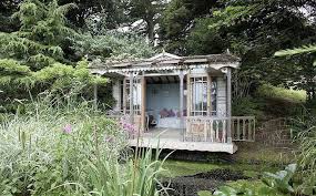 Cabane Isabelle Marant Maison D Ete Cabane Jardin Decorations De Jardin De La Campagne