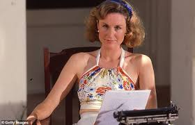 Desperate housewives, 2004 — 2012. Actress Lisa Banes Dies After Being Mowed Down By Hit And Run Electric Scooter In New York City Forbes Alert