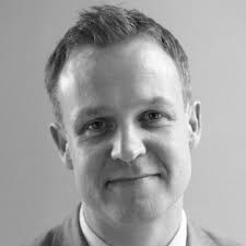 Lee Young على X: "Not only a snuff bottle expert, but artist too. Here, the  talented Hugh Moss running a masterclass