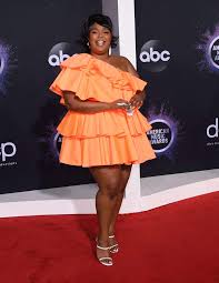 Maybe you would like to learn more about one of these? Lizzo S Impossibly Tiny Valentino Purse Steals The Limelight At The 2019 Amas Celebrity Style Couture Valentino Purse
