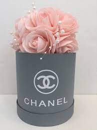 Chanel Inspired Round Hat Box Pink Natural Real Touch Roses Kissing Ball On Top Floral Arrangement By Karinapollltd On Et Round Hat Chanel Inspired Flower Ball