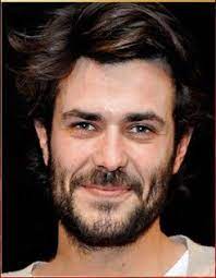 Miguel e luísa cresceram juntos no algarve e são apaixonados um pelo outro desde a adolescência. Albano Jeronimo Handsome Men Bearded Men Face
