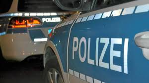 Polizei in Rheinsberg: Nackter Mann tritt Tür ein und greift Nachbarin an |  MMH