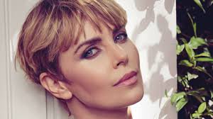 Charlize theron, 44, showed off her most important role of all, a doting mom, when she went out to have dinner with her two precious daughters jackson, 8, and august, 3, on june 20! Charlize Theron Says She Never Wanted To Get Married Tearfully Talks Her Kids Entertainment Tonight