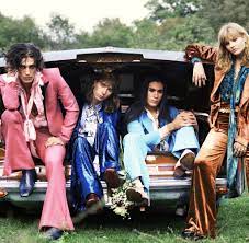 Italian rock band who play with style and flair, utilizing tight musicianship and solid vocals to craft catchy pop/rock tunes. Damiano David Von Maneskin Er Konnte Der David Bowie Seiner Generation Werden Welt