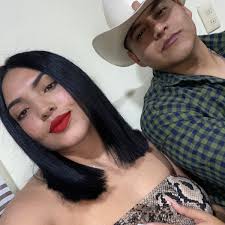 Te quiero para conocer todos los pueblitos, para verte sonreír en cada  callecita empedrada, para el café de olla y el panecito, para el amor, la  vida y las carcajadas”. De toloaches