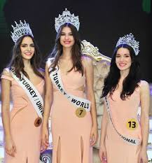 Bu akşam birbirinden ünlü konukların yer alacağı komedi show programında subaşı'nın bir rolü olacak. Hazal Subasi Photos Hazal Subasi Picture Gallery Famousfix