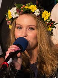 Em c now i've found another crush g d the lush life's given me a rush em c had one chance to make me blush g d second time is one too late em c now i've found another crush g d the lush life's given me a rush em c had one. Lush Life Zara Larsson Lied Wikipedia