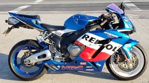 Explore honda cbr 1000rr price in india, specs, features, mileage, honda cbr 1000rr images, honda news, cbr 1000rr review and all other honda bikes. Rodolfinho Da Z Testando Honda Cbr 1000 Rr Fireblade Repsol 2005 Youtube