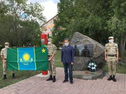 Однако официальный день пограничника казахстан начал отмечать уже в 2012 году. Pogranichniki Kazahstana Otmechayut 28 Godovshinu So Dnya Obrazovaniya Pogranichnoj Sluzhby Knb Rk Kn